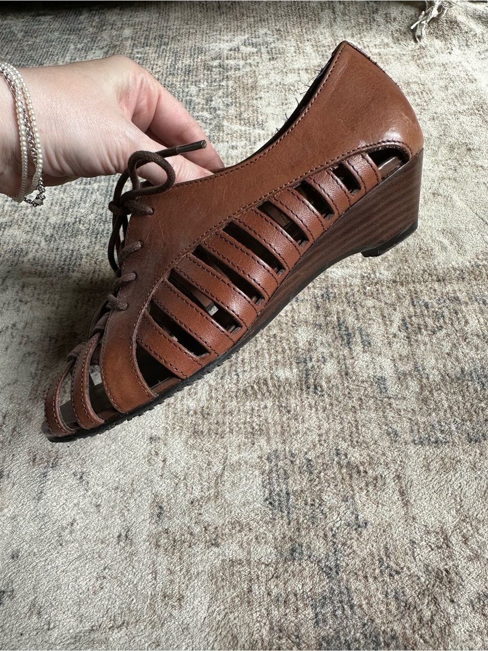 Coach and Four Jilley Leather Women Wedge
Sandal Pep Toe Shoes Sz
6.5M - Picture 6 of 8